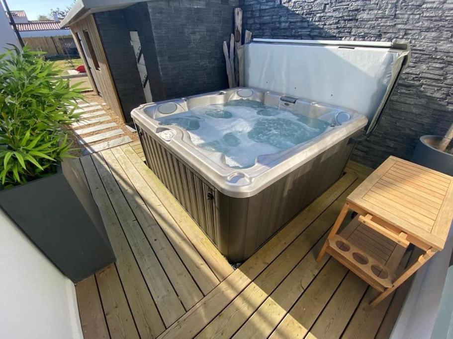 Villa Avec Jacuzzi Proche De La Mer Et Du Centre Barbâtre Exterior foto